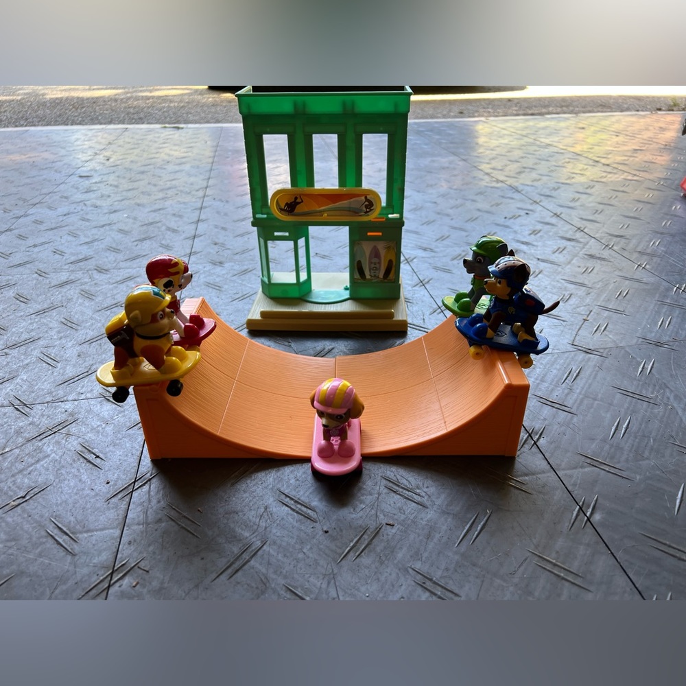 Paw Patrol Adventure Bay Marshall and Rubbles beach skate shop
